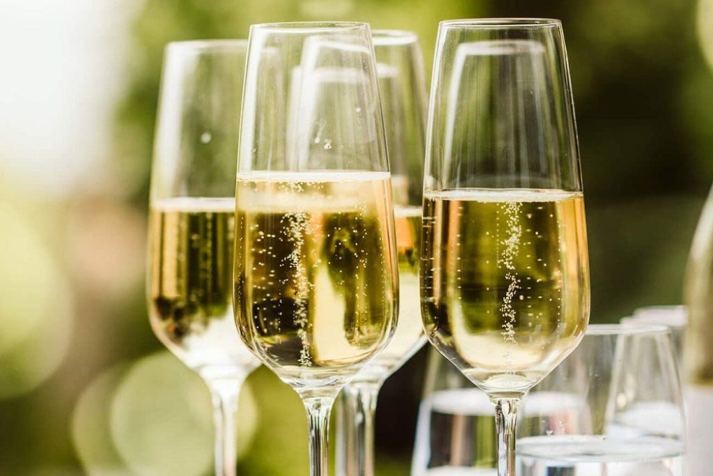 deguster cremant de loire comme un prom veuve amiot