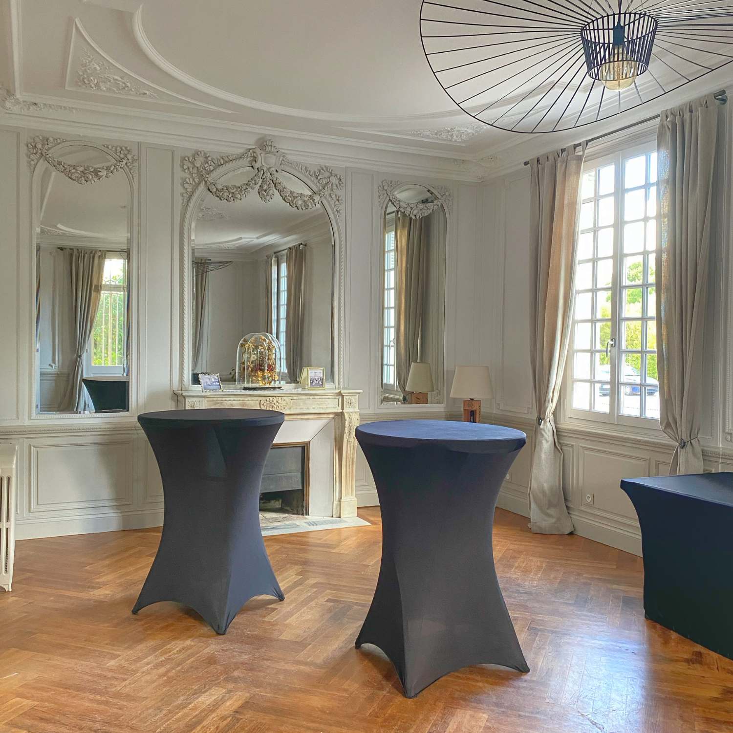 salon installation cocktail mange debout